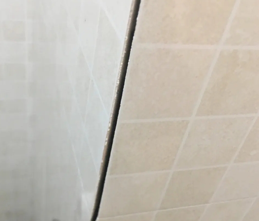 滨州市瓷砖空鼓维修公司分享阳台瓷砖脱落的修复过程可以分为以下几个步骤