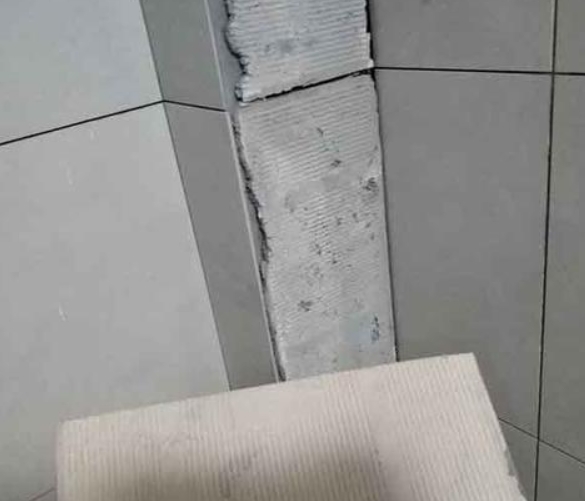 滨州市瓷砖空鼓维修公司分享下厨房瓷砖脱落的补救措施。